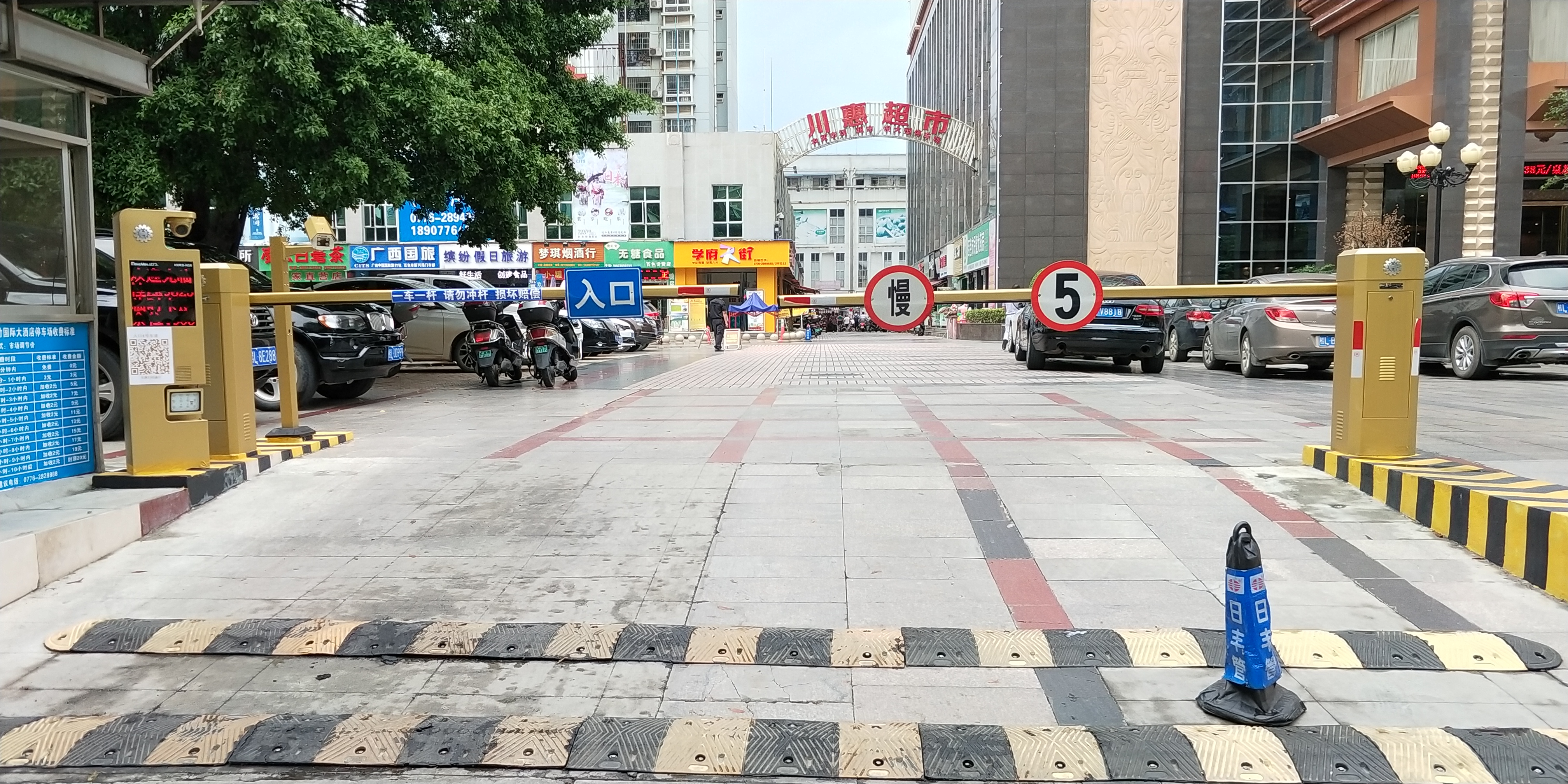 百色紫竹酒店入口